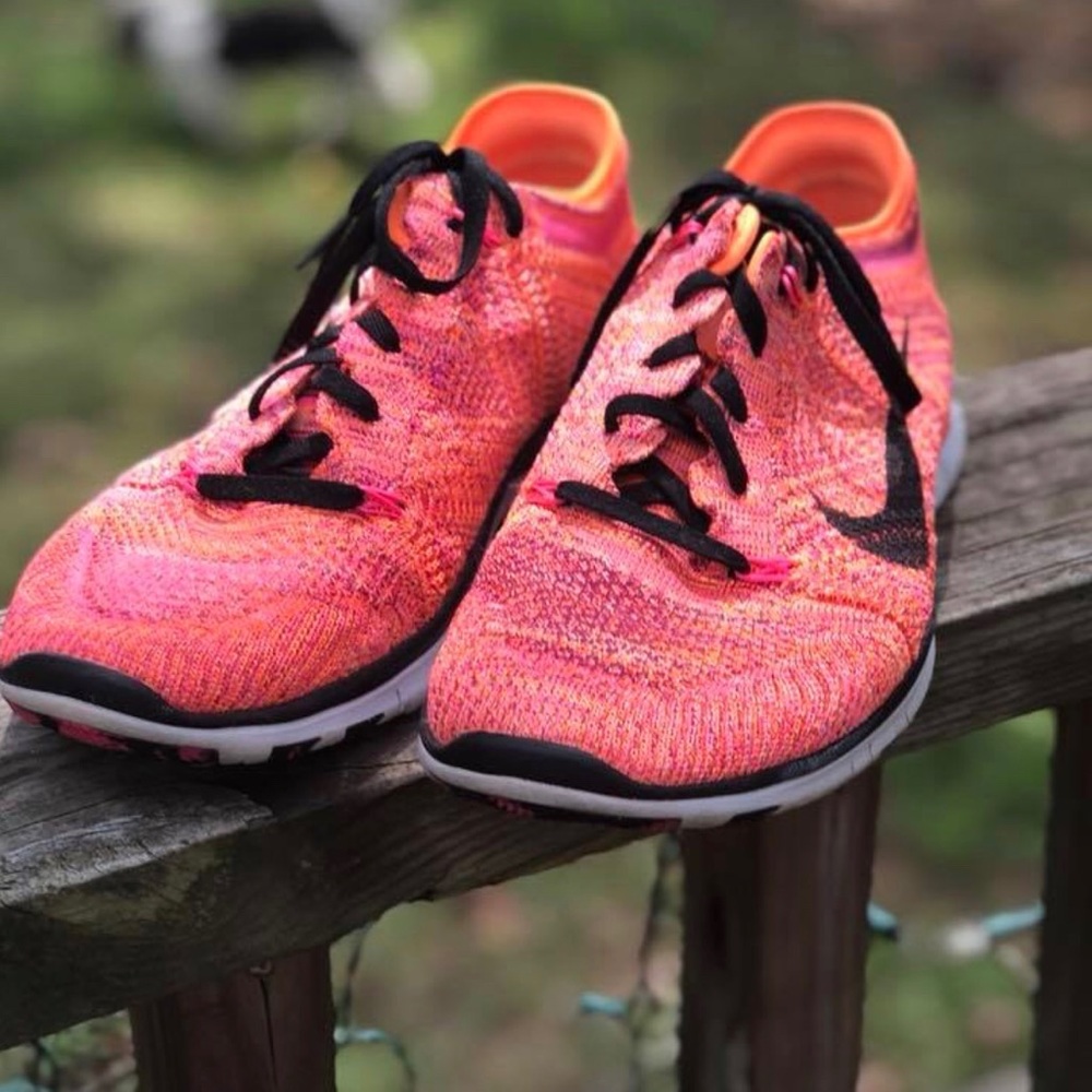 Like New NIKE tennis shoes